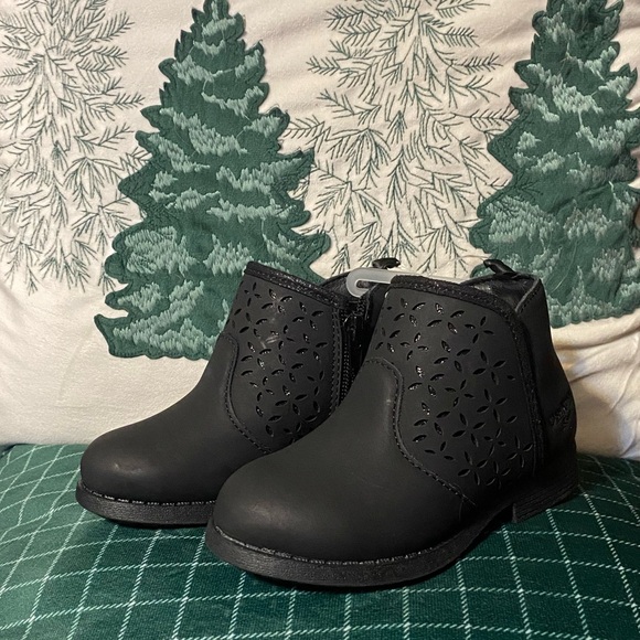 OshKosh B'gosh Other - Black laser cute floral glitter accent booties